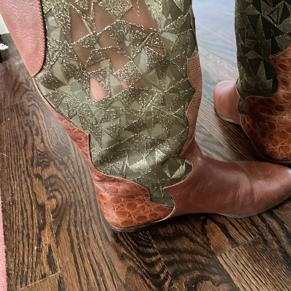 Brown and Green Leather Boots - Picture 6 of 6